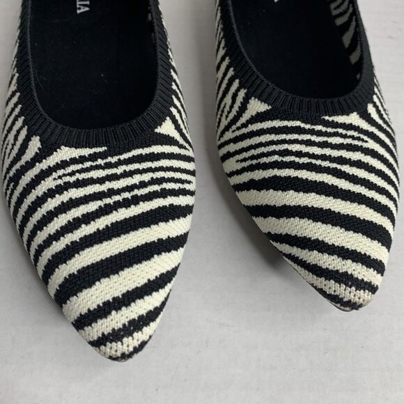 Vivaia Aria zebra print woven pointed toe ballet flats - Picture 7 of 13